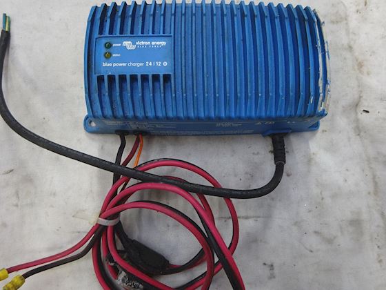 Victron Blue Power Charger 24 / 12 #1
