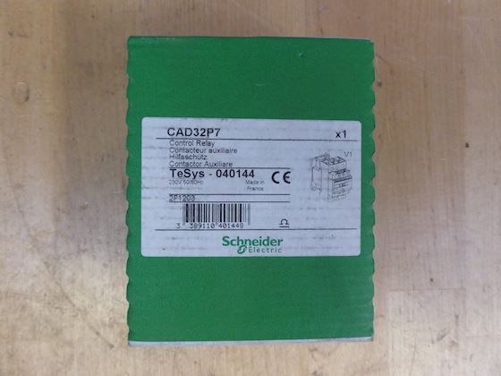 Schneider Electric CAD32P7 (Control Relay) #1